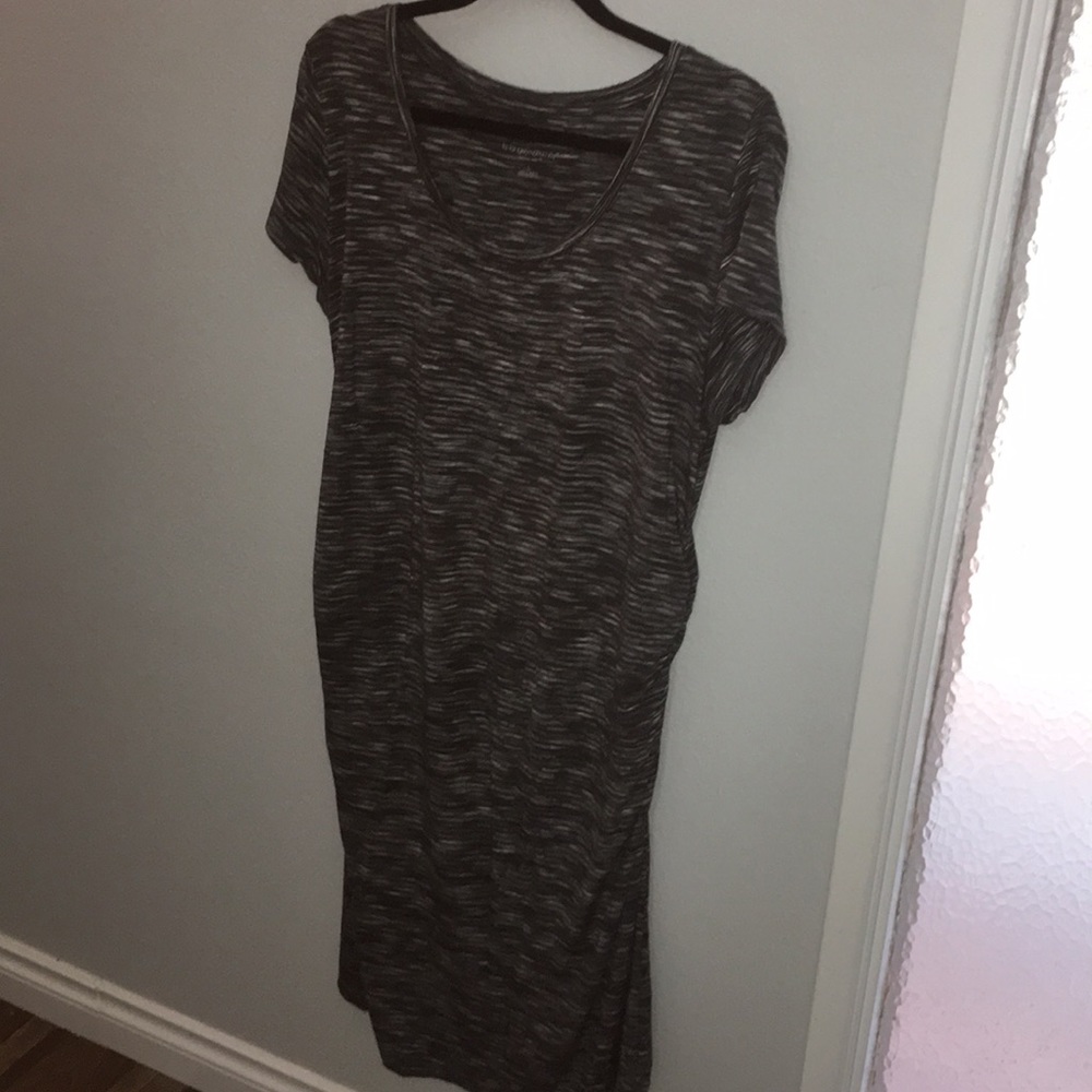 Short sleeve maternity dress